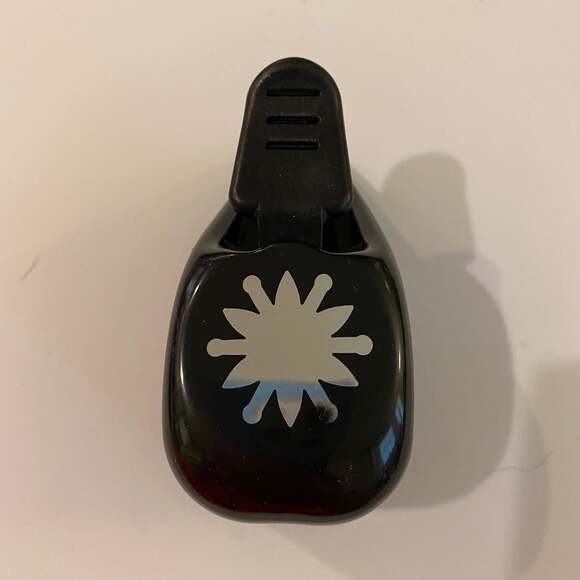 Stampin Up Snow Blossom Punch - Picture 1 of 3